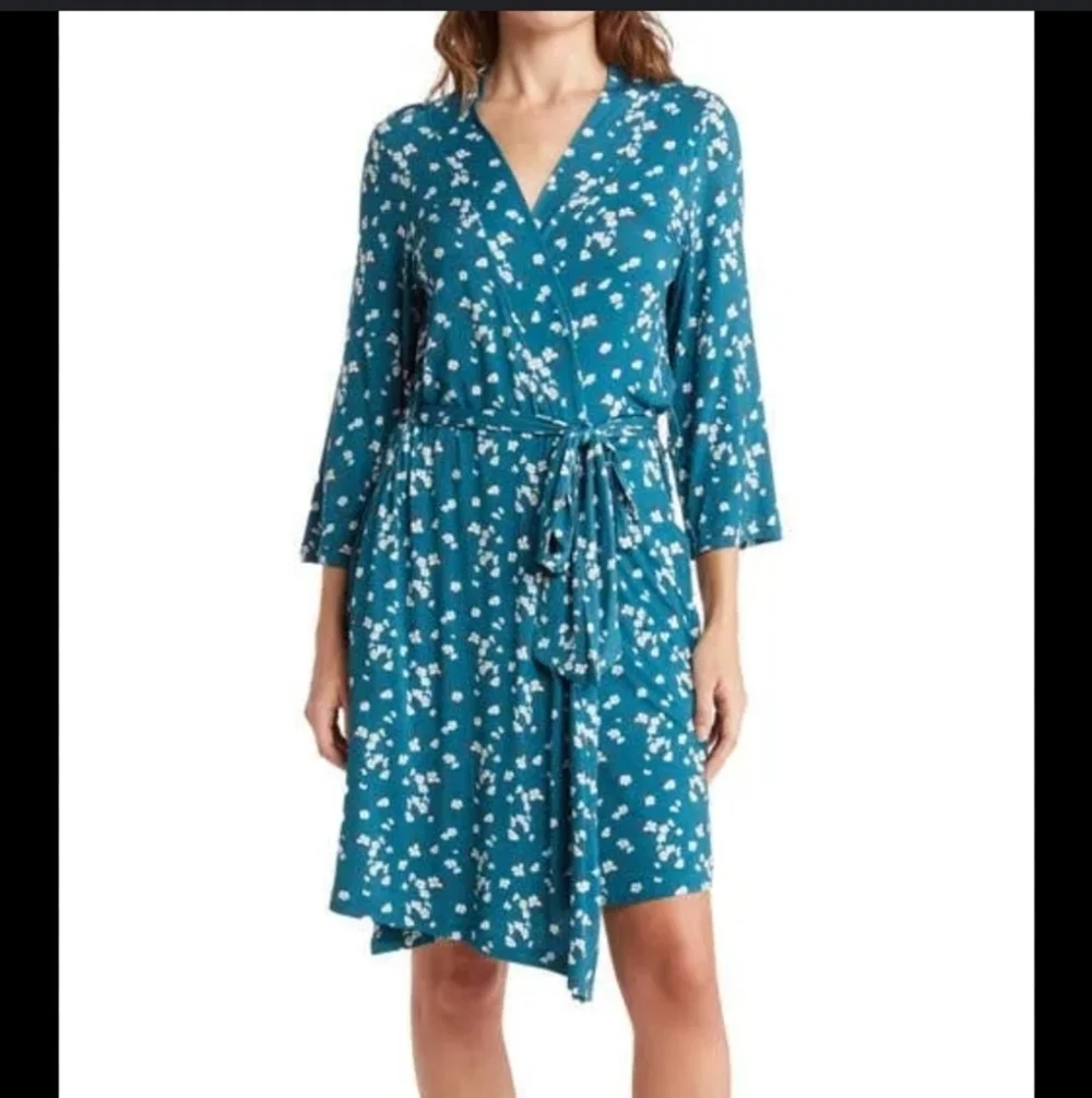 Posh Peanut Women's Robe with Pockets size Small Medium Flower Floral Print